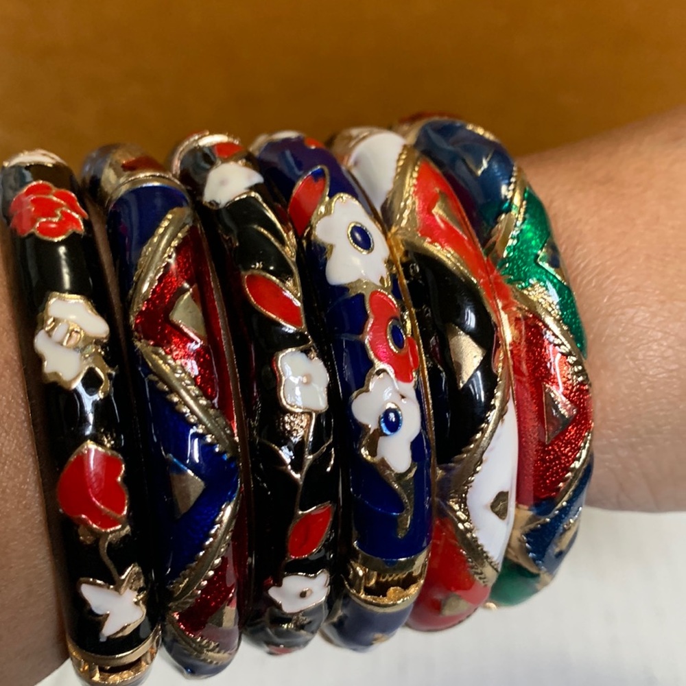 11 pieces of cloisonné and enameled bangles